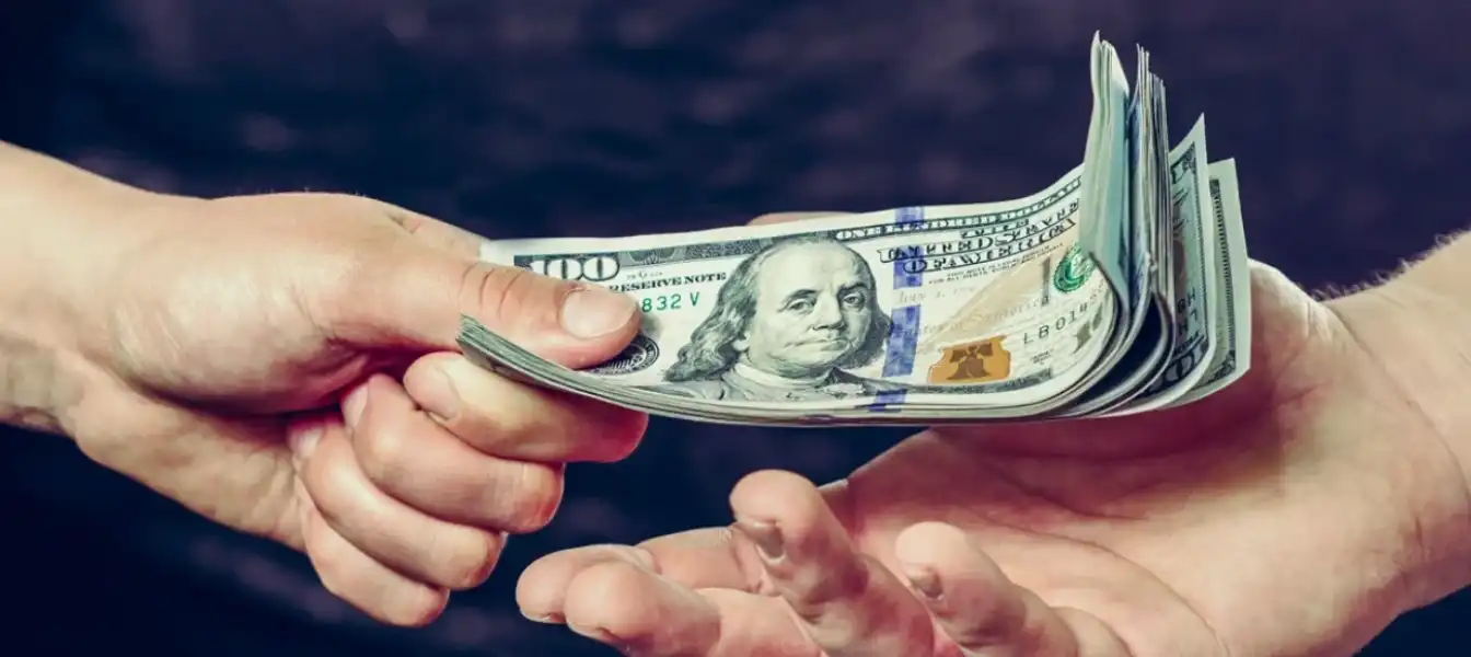 Crecimiento de las remesas en Ecuador: ¿por qué se está prefiriendo más a los bancos que a las remesedoras?